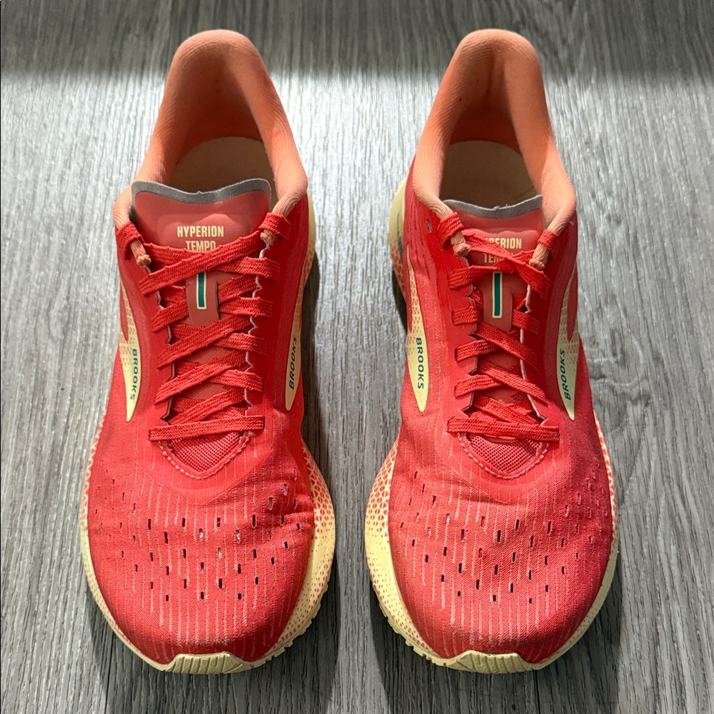 Brooks Hyperion Tempo Running Shoes - Coral Red with Pale Yellow Accents Size 9